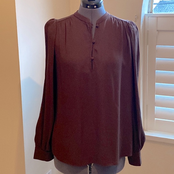 WILFRED | Aritzia Crepe Blouse | Small - Picture 1 of 9